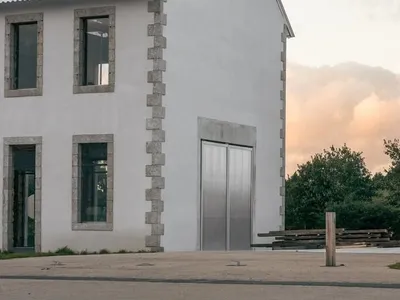 Halle ouverte de Plouyé - BRA Bureau Réflexion Architecture (2024)