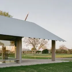 Salle de médiation culturelle à Saint-Révérend - atelier iso (2024)