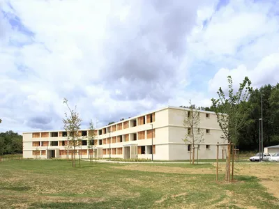 Logements sociaux collectifs à Cornebarrieu - Atelier Architecture Perraudin (2011)