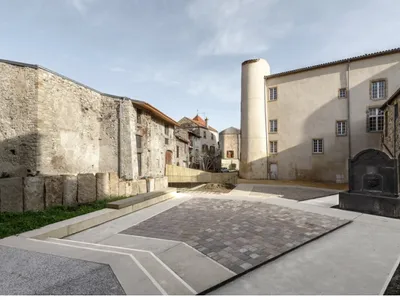 Reconquête des ruines du fort villageois de Plauzat - Boris Bouchet Architectes, Récita (2023)