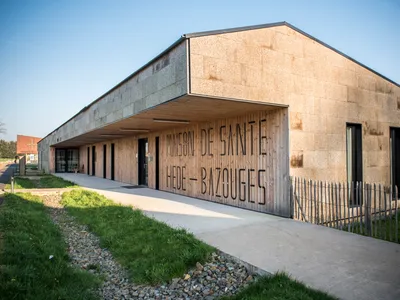 Maison de santé à Hédé-Bazouges - Quinze Architecture (2015)