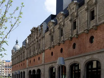 Azkuna Zentroa - Alhóndiga Bilbao - Philippe Starck (2010)