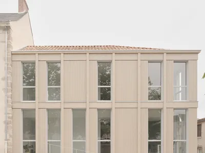 Réhabilitation et extension de la mairie à Bournezeau - THE architectes (2025)