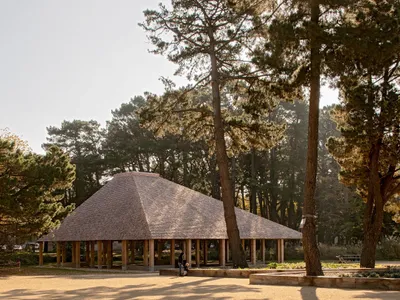 Boulodrome couvert du Parc paysager à Saint-Nazaire - Vendredi Architecture et Urbanisme (2025)