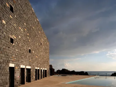Swimming Pools Of The Salt Marsh à Câmara de Lobos - Paulo David (2003)