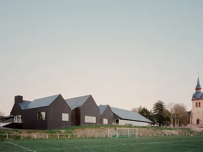 Réhabilitation et extension d’une piscine communautaire à Saint-Méen-Le-Grand - RAUM (2023)