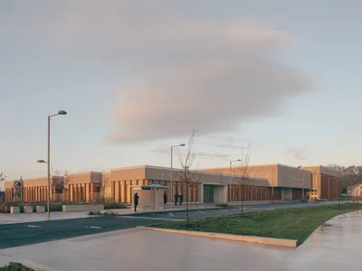 Groupe scolaire et ALSH à Brétigny-sur-Orge - Vallet de Martinis Architectes (2019)